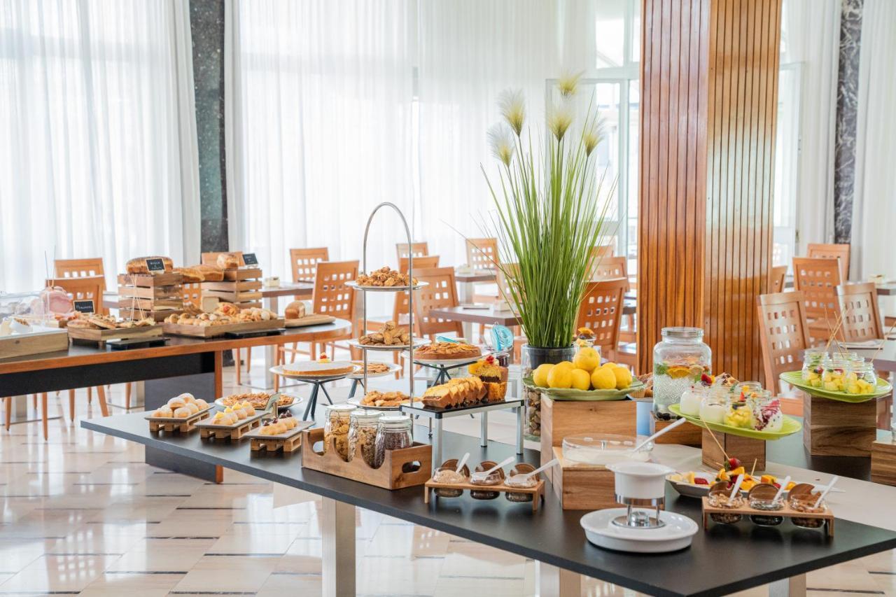 Clipper Hotel เปซาโร ภายนอก รูปภาพ