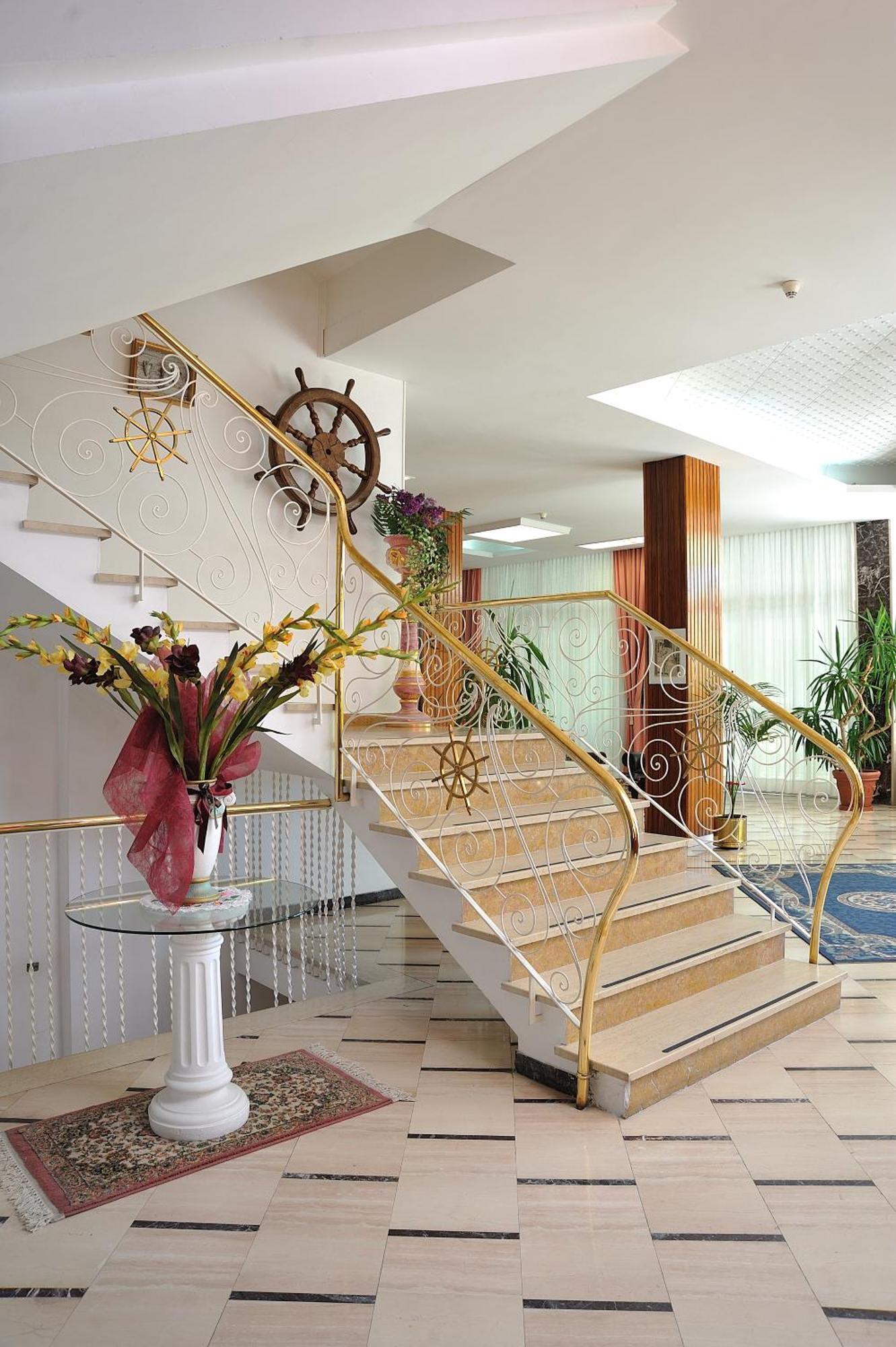 Clipper Hotel เปซาโร ภายนอก รูปภาพ