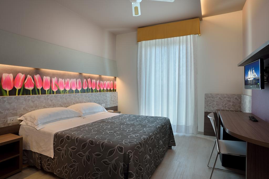 Clipper Hotel เปซาโร ห้อง รูปภาพ
